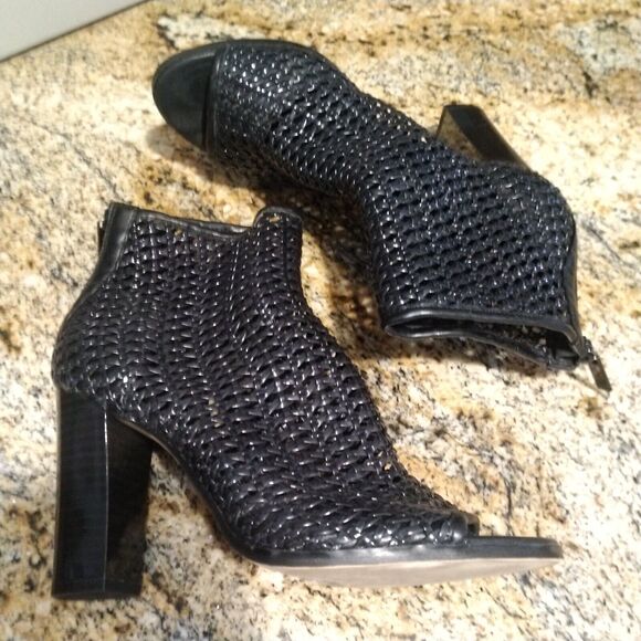 Calvin Klein Weave Peep Toe Ankle Heeled Boot Black Zip Up Women's 8.5 - Picture 4 of 11